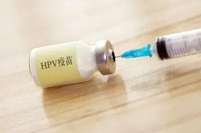 广州男性HPV疫苗接种热潮：政策放开后首个工作日现百人接种
