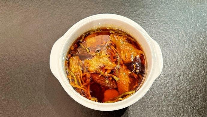 羊肚菌鱼胶排骨汤