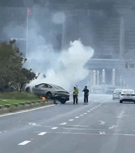 全球首起小米SU7碰撞起火事故，不但没被黑反被全网夸？