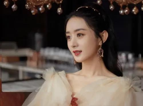 从小龙套到大明星，赵丽颖的逆袭之路