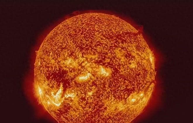 太阳1秒损失426万吨质量，地球会离太阳越来越远吗？答案是肯定的