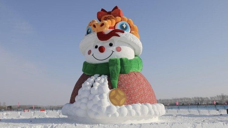 哈尔滨大雪人再上新，带领"雪人军团"登场