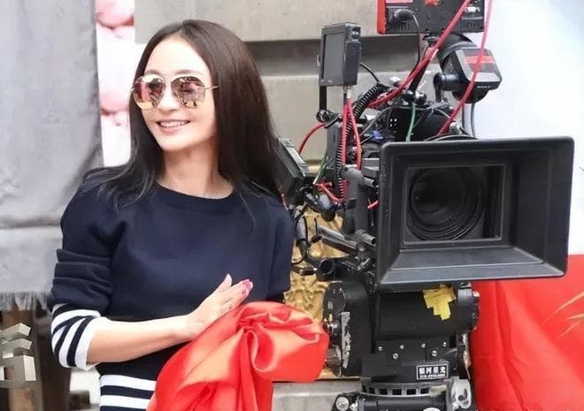姚笛转型导演处女作开机，聚焦亲情题材引发热议