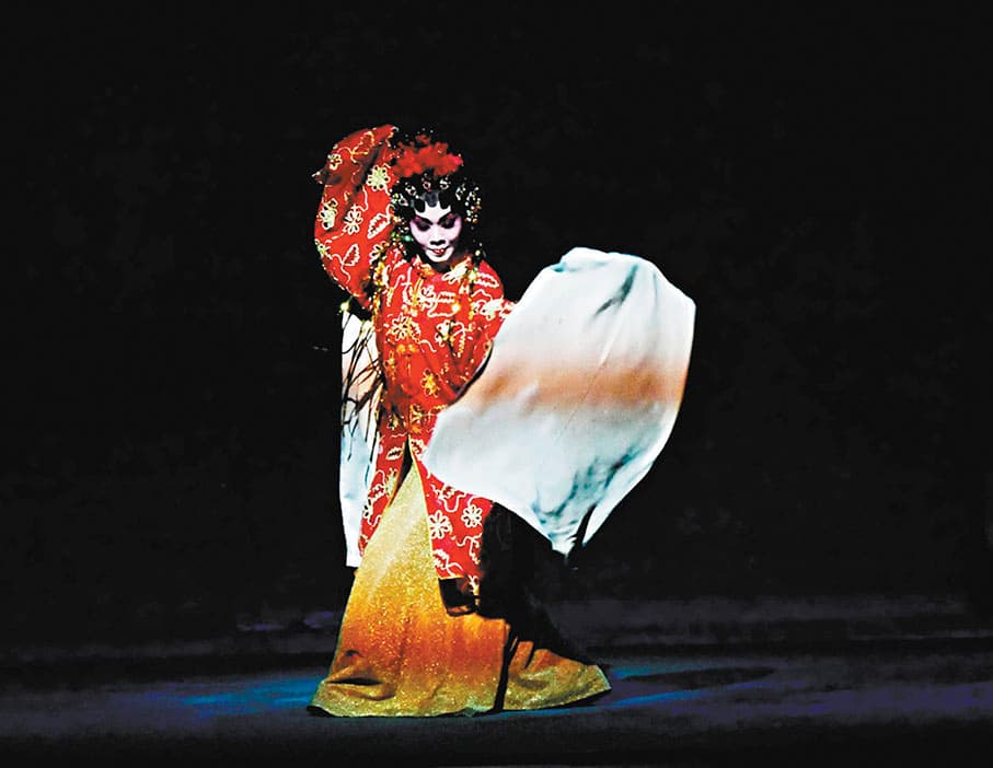 戏曲水袖功：从长袖舞到戏曲表演的艺术演变