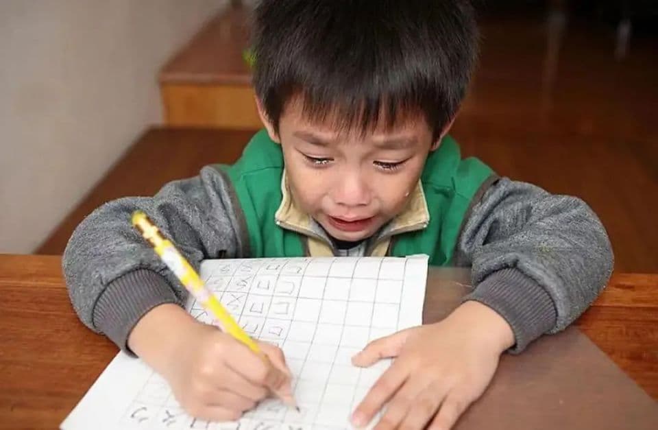 孩子读小学前有4个“坏毛病”，再不管，长大后就真的管不住了