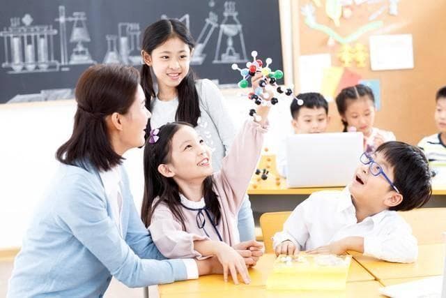 研究发现：三成早恋关系可转化为长期伴侣