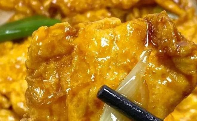 葱爆鸡蛋：一道家常菜的历史渊源与烹饪技巧