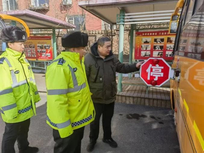 迎接“开学季”，全省交警从校车安全“护航”开始