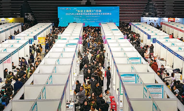 上海大型招聘会上传出就业市场新动向
