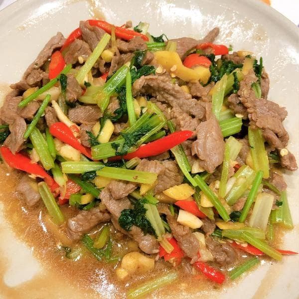 美食三步法之午餐篇——芹菜炒牛肉
