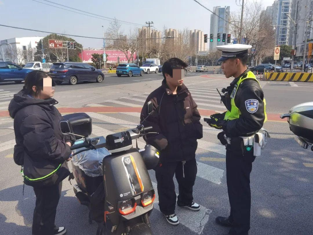 处罚+教育，提升非机动车乱骑行交通违法专项整治成效