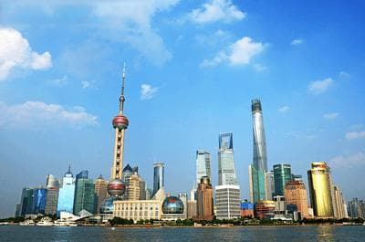 上海房价三年跌280万：从8.3万到6万，背后原因令人深思
