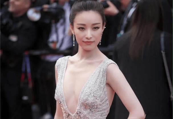 中国30-40岁最美女演员Top 10，赵丽颖、杨幂、迪丽热巴上榜！