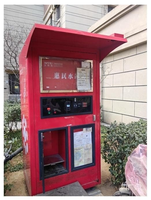 各种自助机悄然入驻小区，要征求居民意见吗？记者调查→