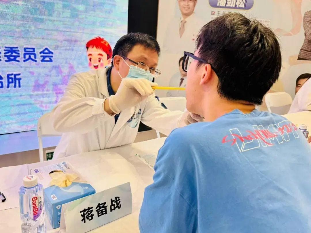 专家“组团”坐诊！科普口腔知识，提醒市民：别轻视嘴巴里的这些“小毛病”