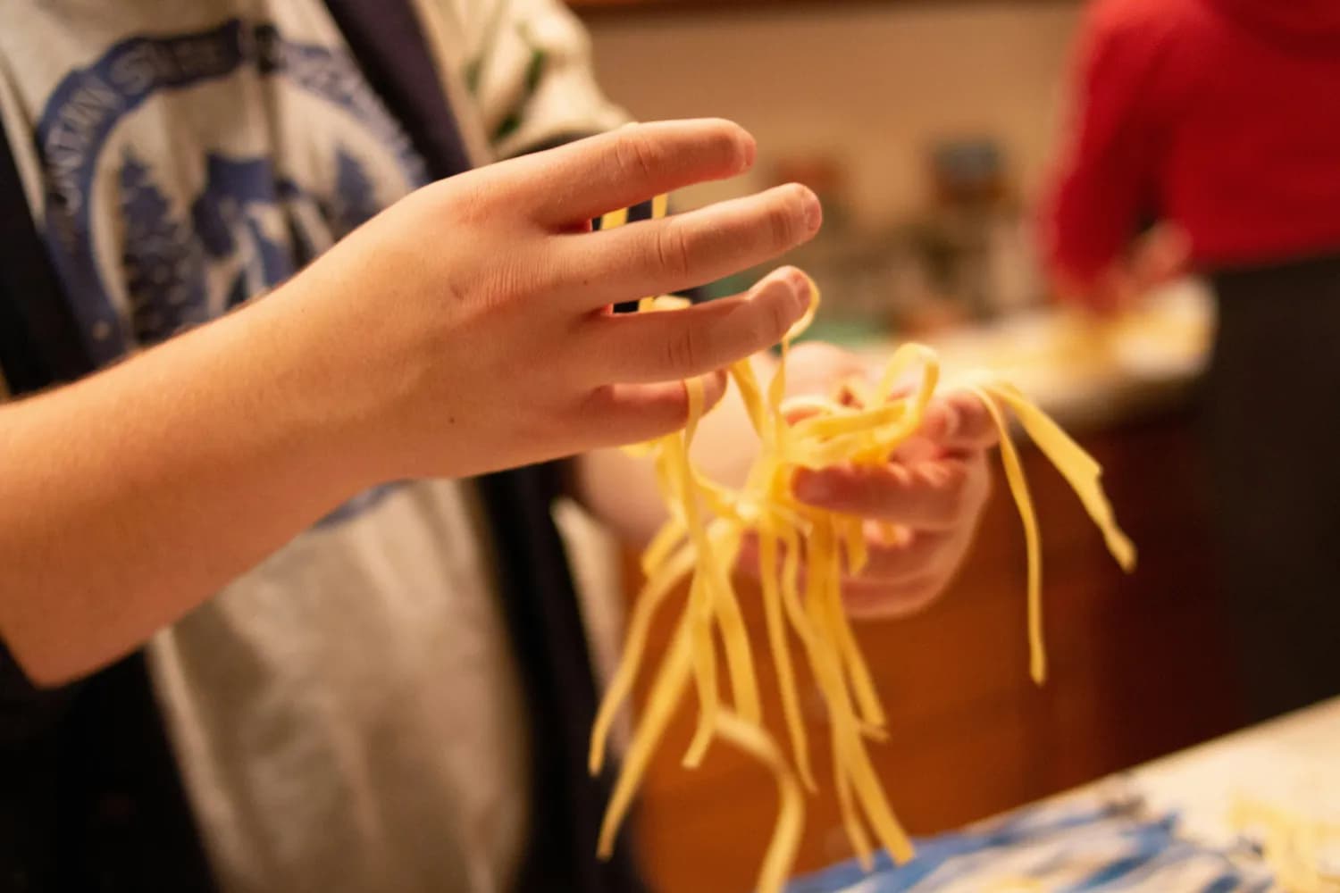 和孩子一起学做不粘锅土豆丝：从食材准备到出锅的完整指南