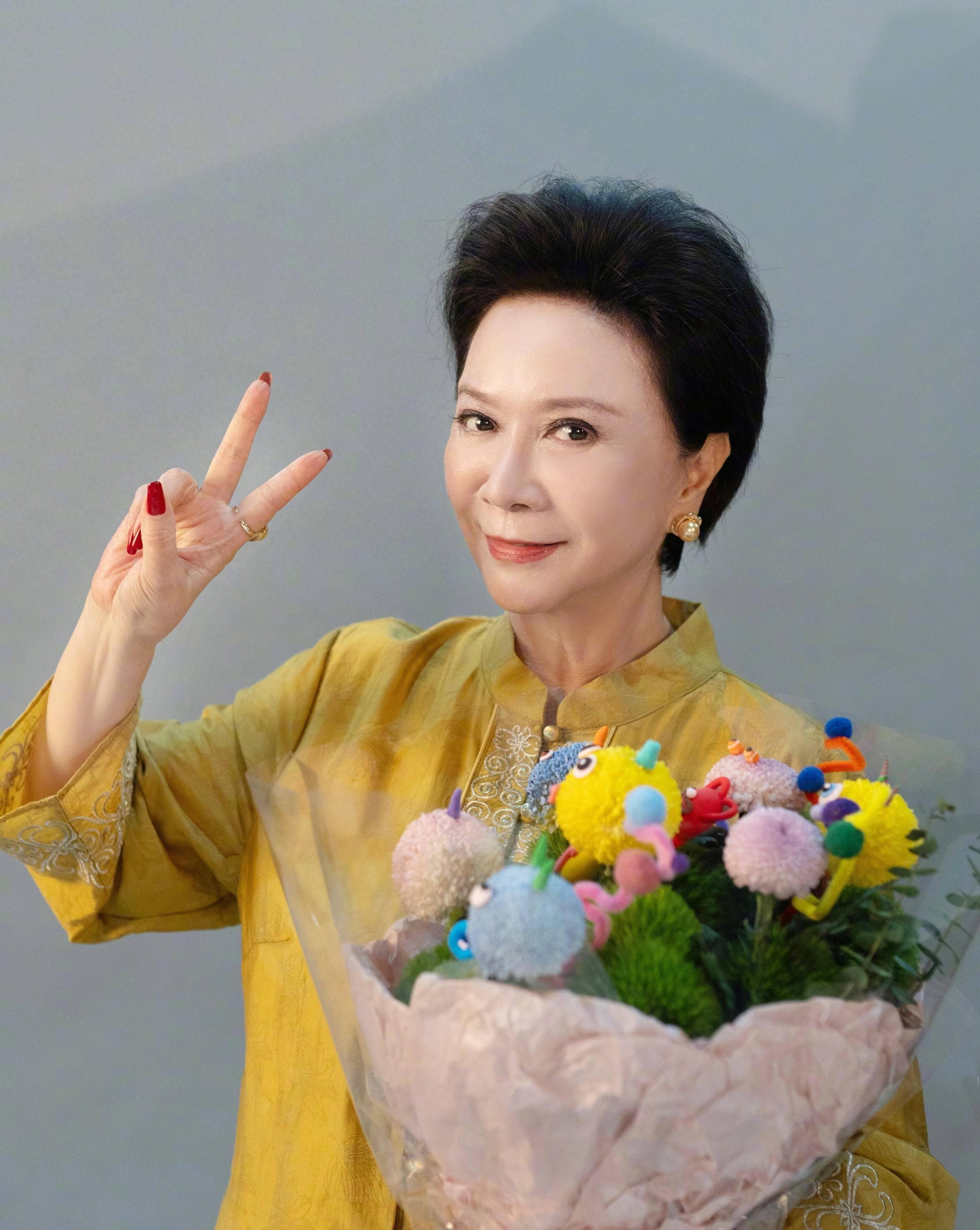 63岁蔡明现状：整容留后遗症，希望再上春晚，替大龄儿子相亲