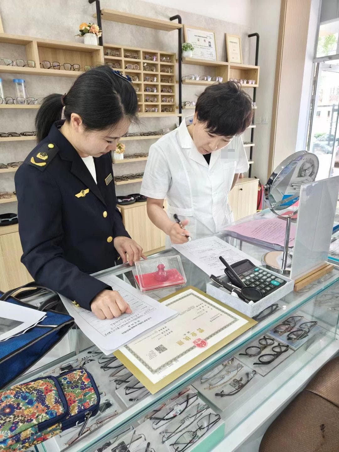 眼镜店涉虚假宣传，罚！