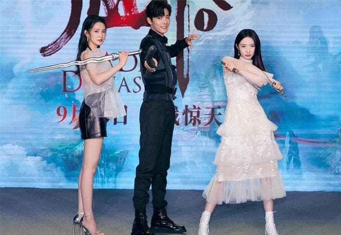 “端水大师”：娱乐圈里的平衡艺术