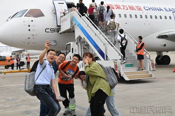 国产大飞机C919，50万人次！