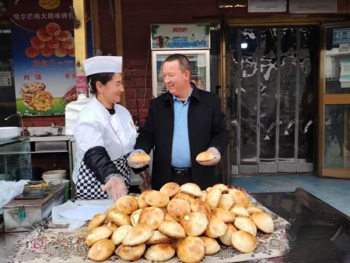 新疆烤包子：老味道何以传承百年？
