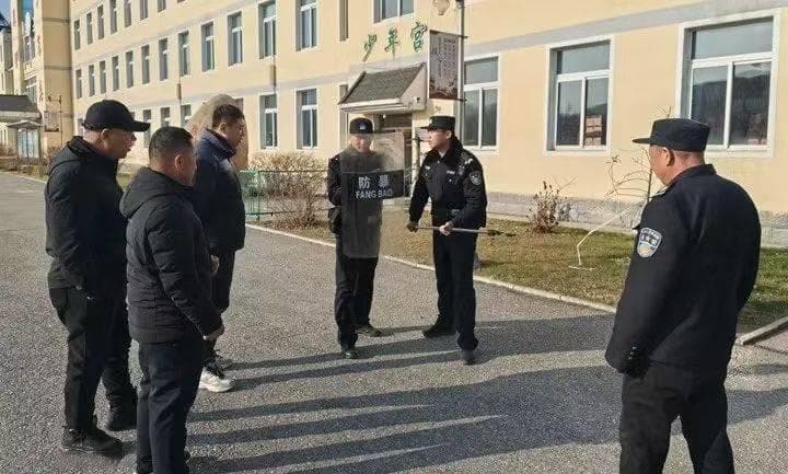 加强校园安保技能学习培训 增强保安人员应急处突能力