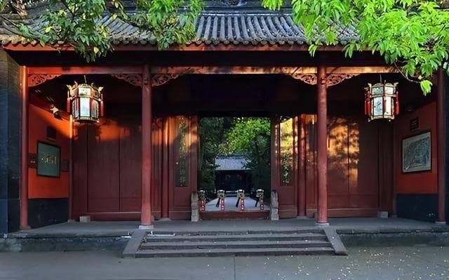 一副楹联里的三国智慧：武侯祠“攻心联”解读