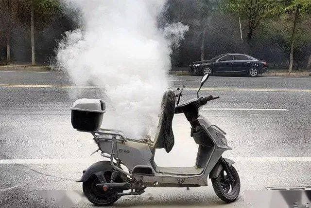 电动自行车火灾致死率高，规范充电停放是关键