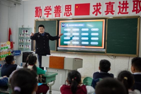【龙警反诈】冰城公安多维宣传筑防线  织密全民“反诈网”