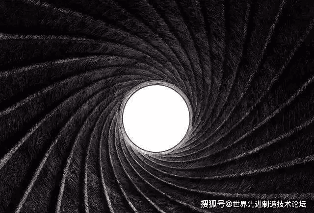 揭秘枪管制造工艺：为什么现代枪管要用铁棒钻出来？