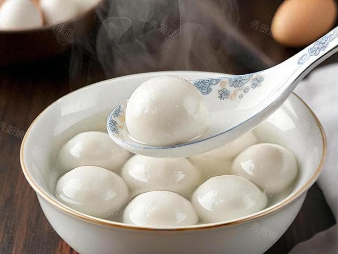 煮冻汤圆，切记别直接下锅煮，多加1步，不漏馅不夹生，香甜软糯