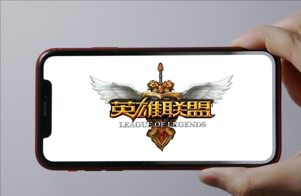 在LOL中，如何根据团队的战术需求选择英雄？
