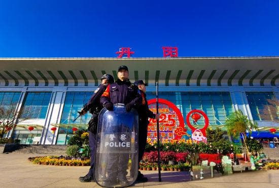南京铁路警方多措并举全力保障旅客春运返程出行安全