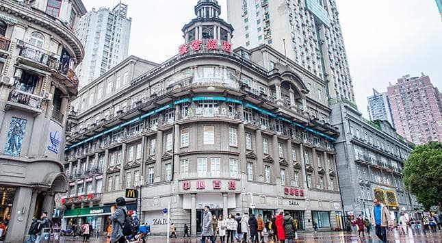 业绩堪忧、股东撤资，中百集团连板背后的无奈