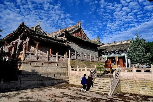 在崆峒山探寻古建筑之美