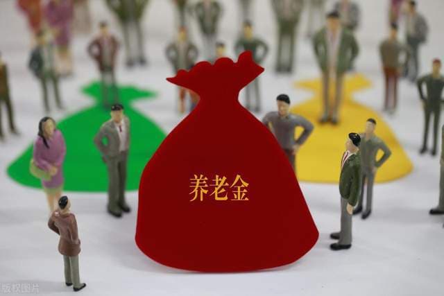 退休时间差一月，待遇为何差一截？黑龙江养老金计发基数调整详解