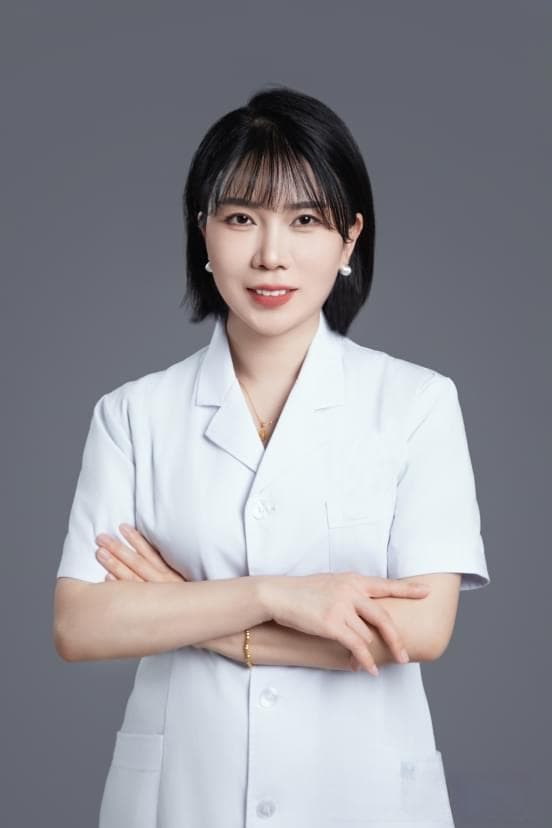 整形医生刘芳：解析眼袋的成因与改善方法