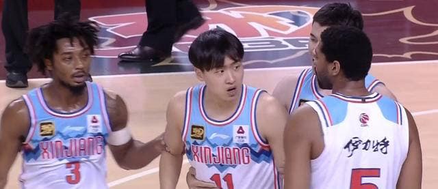 齐麟主动认错！先道歉再接受处罚，为犯规行为付出代价