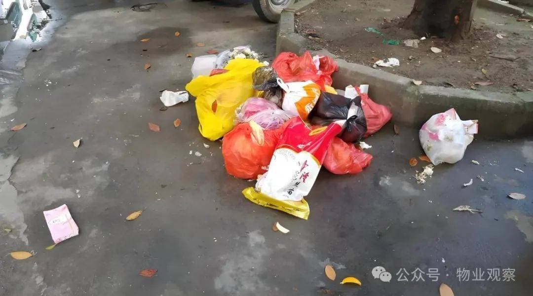 小区里乱扔垃圾，物业怎么办？