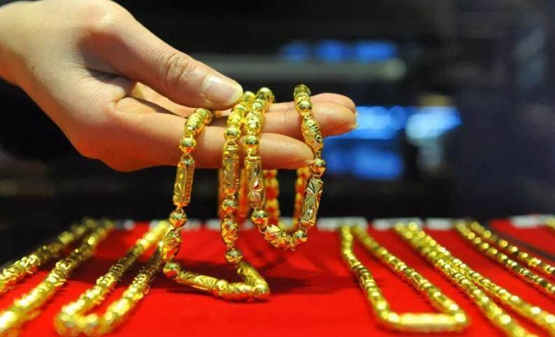 金价创新高后回跌，多家银行发声