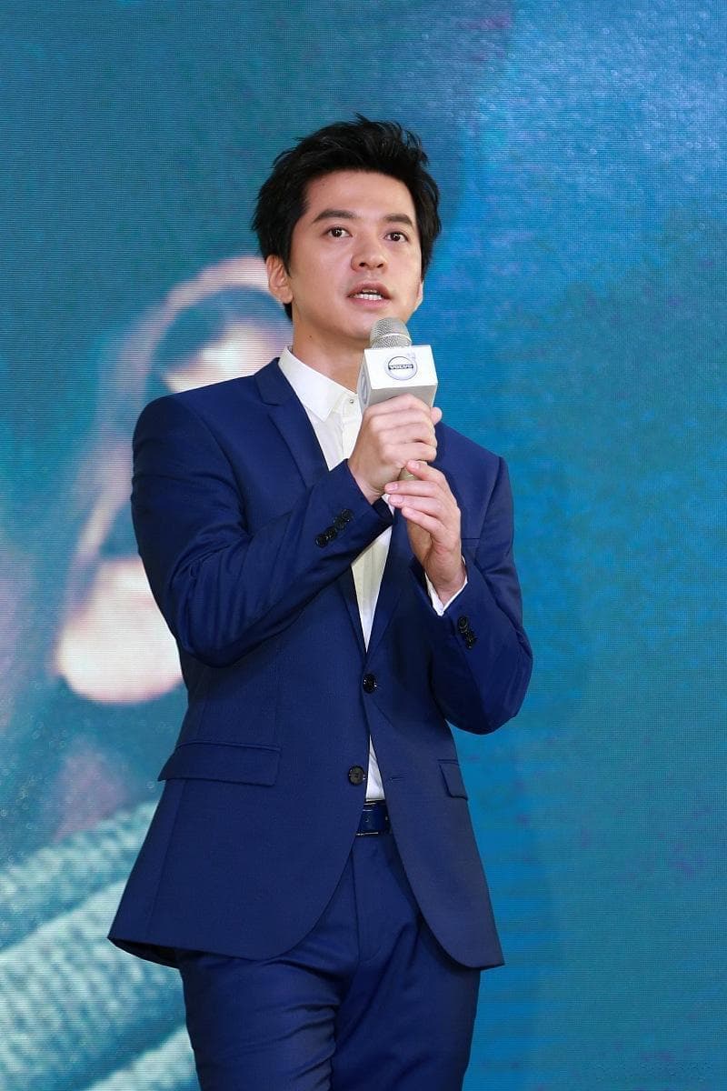 李健《假如爱有天意》歌词解析：叩响心灵深处，传递爱情精髓