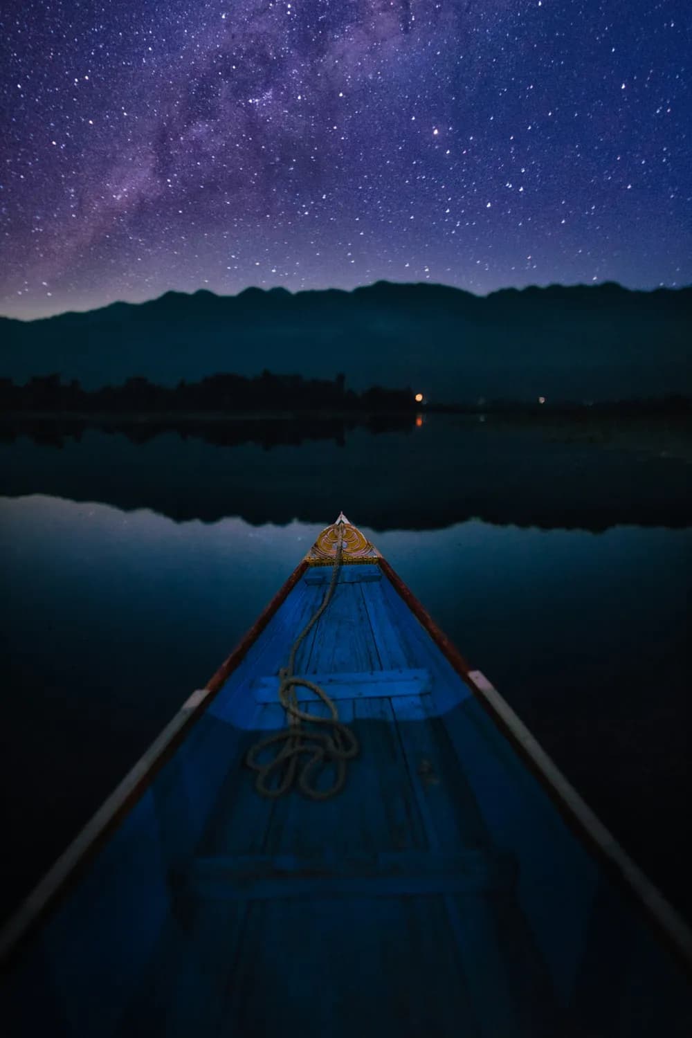 奇妙的夜晚：三个小伙伴的月亮船之旅