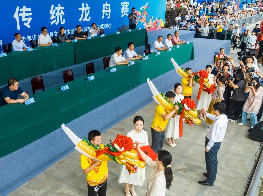 文化中国行｜龙年端午话龙舟