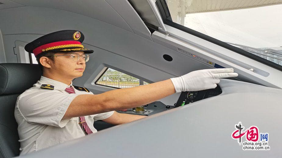师徒传承：新老成昆铁路上的奋进之歌