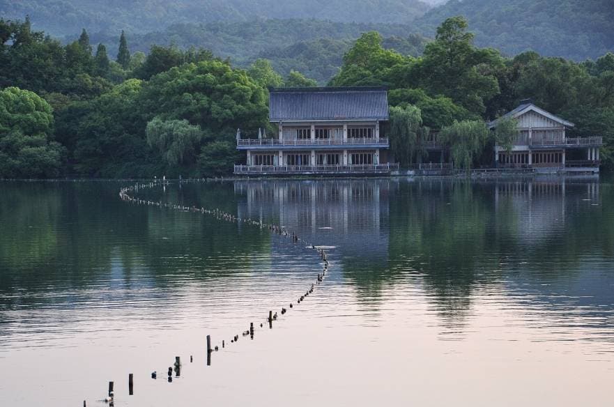 杭州旅游：6月达人导游揭秘自由行精华，适宜的探索日数是多少？