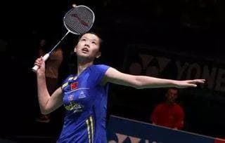 羽毛球高远球练习指南：挥拍、握拍与击球技巧详解