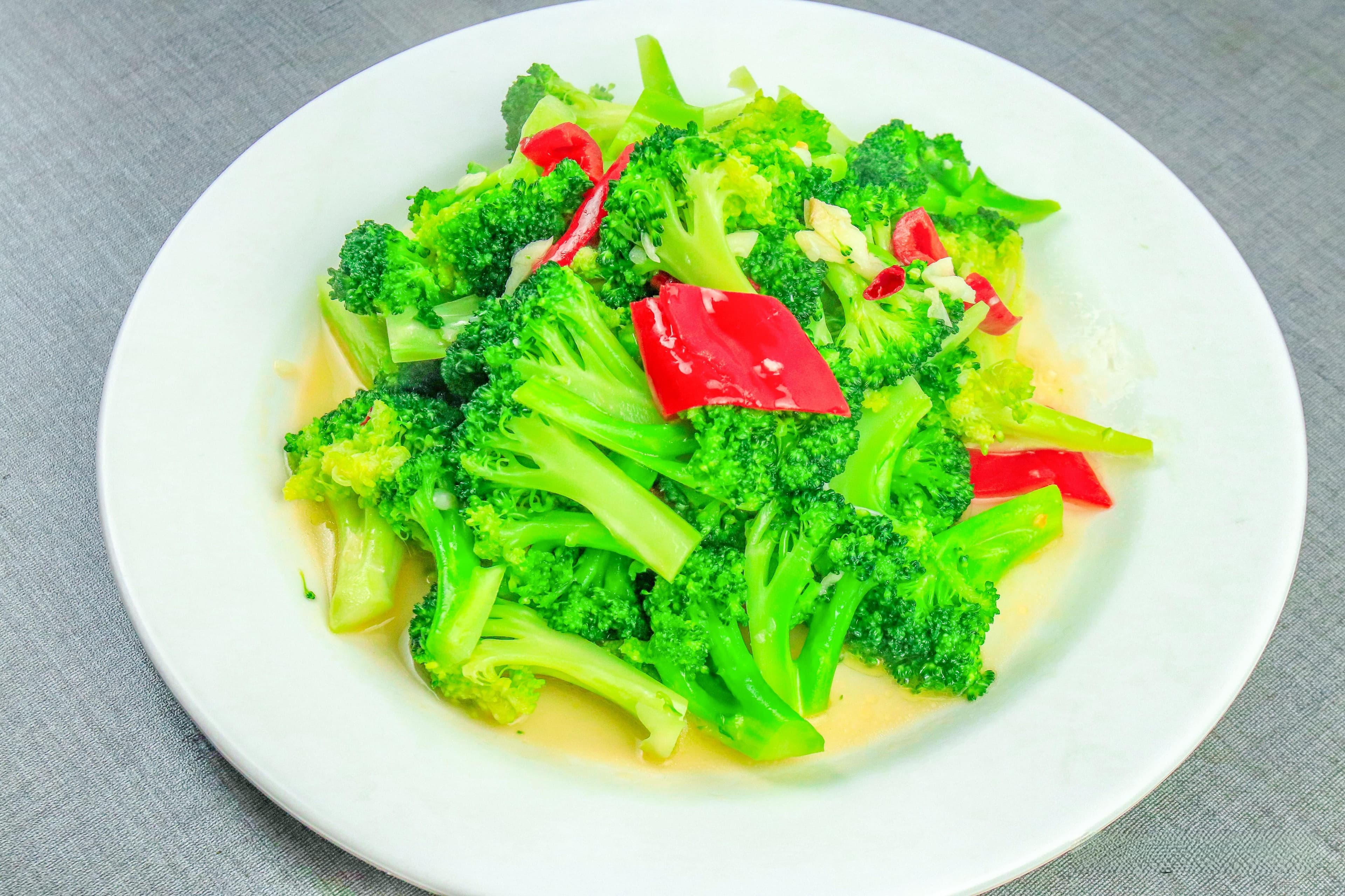 大厨教你蒜蓉西兰花怎么做，保留西兰花原本味道，更入味更好吃