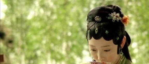 从《红楼梦》中的“茶”看符号文化内涵：为何茶还与身份等级有关