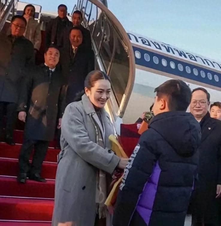 泰国总理佩通坦的中国之行：友谊之花如何绽放？