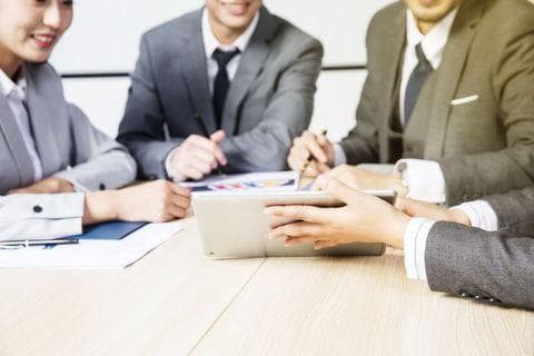 董事会决策，监事会监督：公司治理结构如何运行